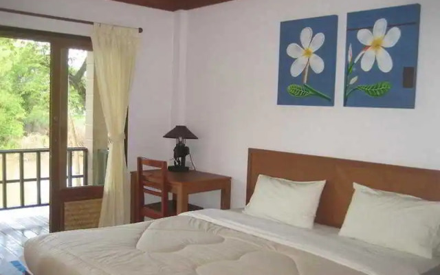 Uthai River Lake Resort