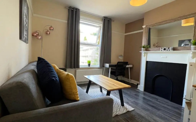 Comfortable King Bed - Location - Contractors - Family - Parking