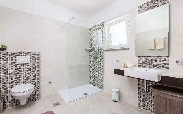 Stunning Home in Lun With Wifi and 3 Bedrooms