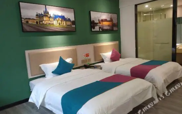 e Hominn Boutique Hotel