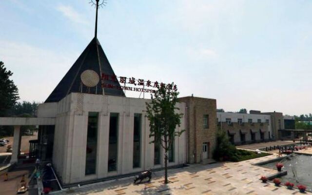 Отель Sun Town Hotspring Resort вид на фасад