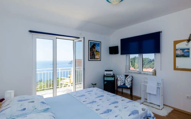 Comfortable Apartment With Amazing Seaview and Private Balcony,free Parking,wifi