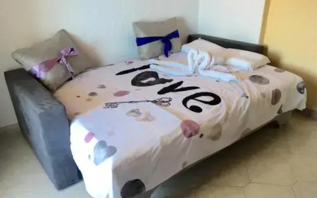 4 Roses Apartment