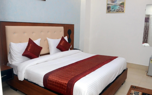 Hotel Noida Suites