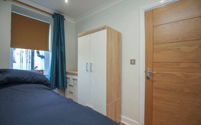 Charming Central Kingston Flat by the River