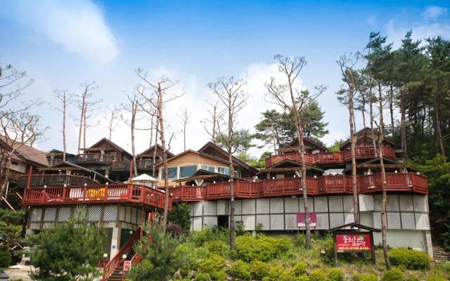 Hoengseong Fairy Tale Hut Pension(횡성 동화속오두막펜션)