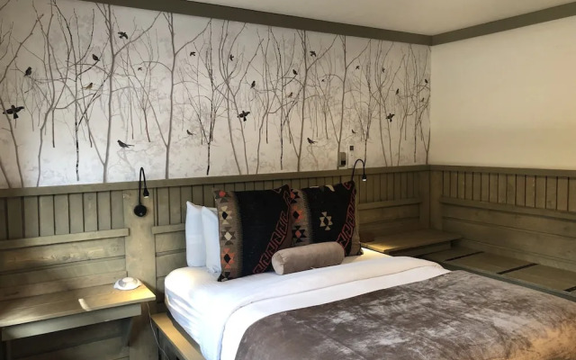 Highland Haven Creekside Inn