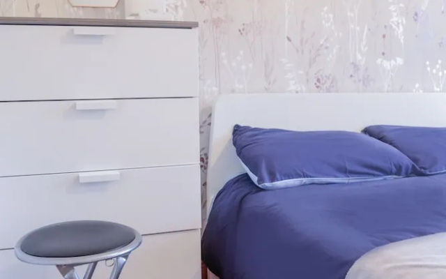 Perfect City Center Location, Parking, 4 Beds