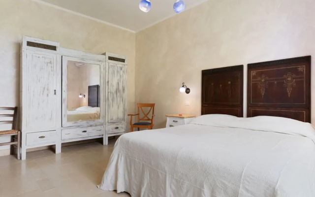 Farmhouse in Noto With Pool and Garden