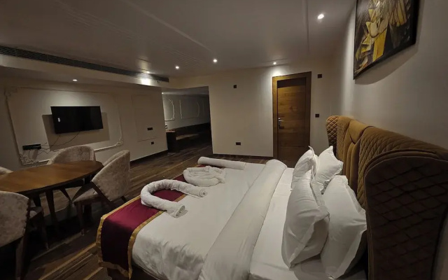 Hotel Elara
