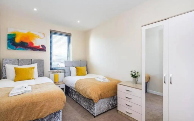 Unwind In This Prestigious Central with balcony Apartment!