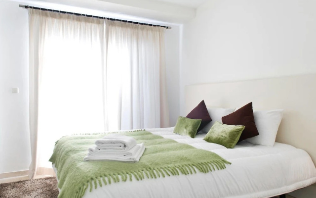Luxury furnished 1 Bedroom with views AA16