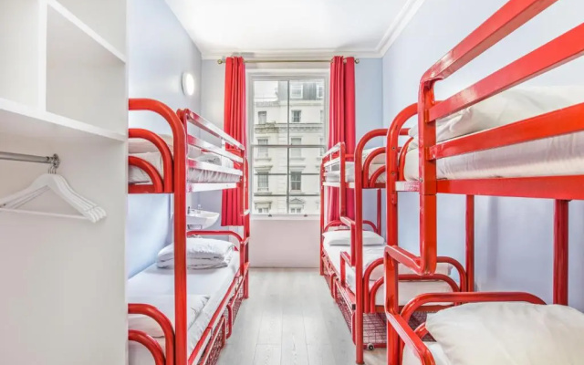 Astor Victoria Hostel 18 to 39 years