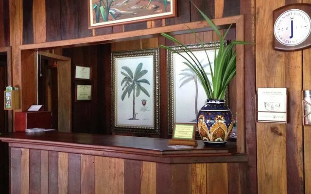 Chan Chich Lodge