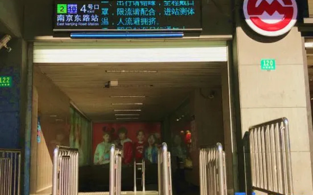 Waiting Hotel (Shanghai Bund Nanjing East Road Pedestrian Street)