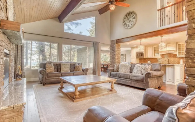 Stunning Ocean Views and Hot Tub Retreat - Elegant Coastal Sanctuary