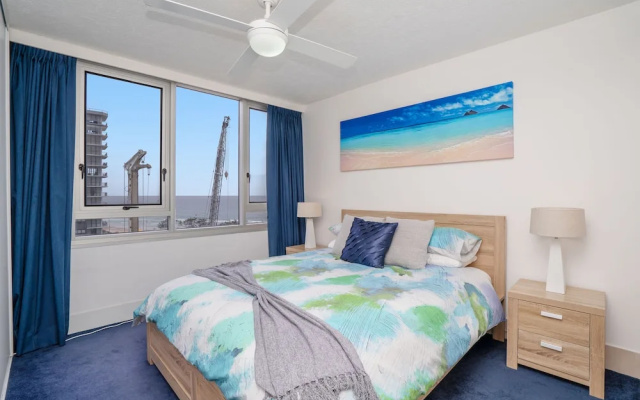 Beachside Views with Pool and Netflix