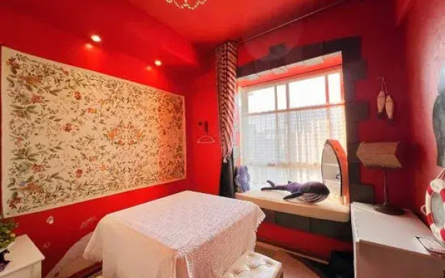 Artistic serendipity house on Dianchi Lake