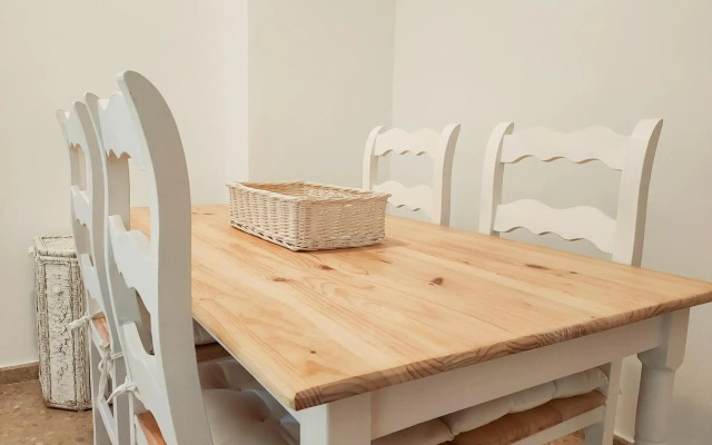 Global Properties, Practico apartamento con piscina en Residencial Brezo Canet