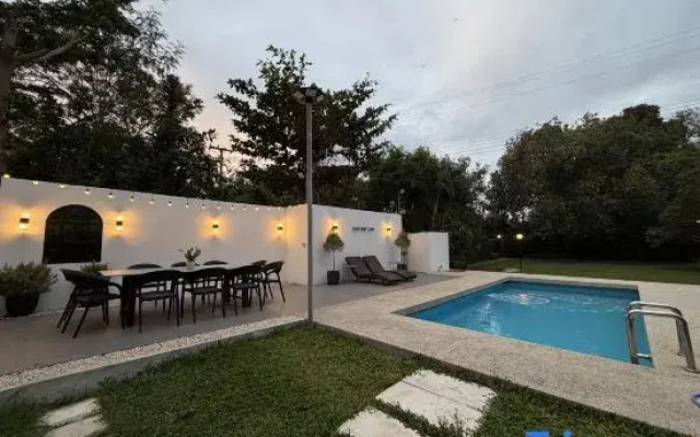 Rim klong house, Banrublom Rayong beach +Free wifi (Pool Villa)