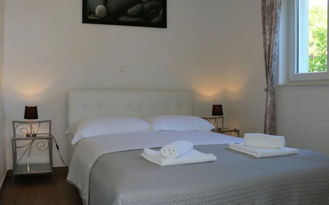 Modernistic Apartment in Primosten With Pool