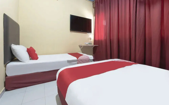 Spot On 90305 Hen Hen Hotel