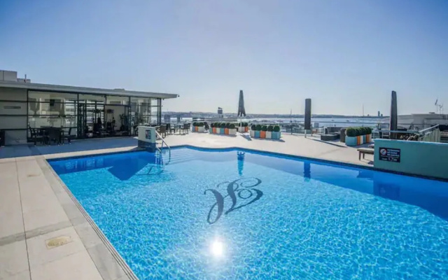 Spacious 1BR Apt Parking+Gym+Pool Zodiak Stays