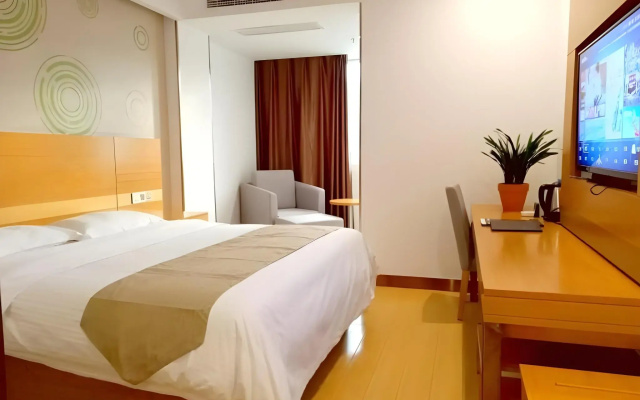 GreenTree Inn Fuyang Technician College