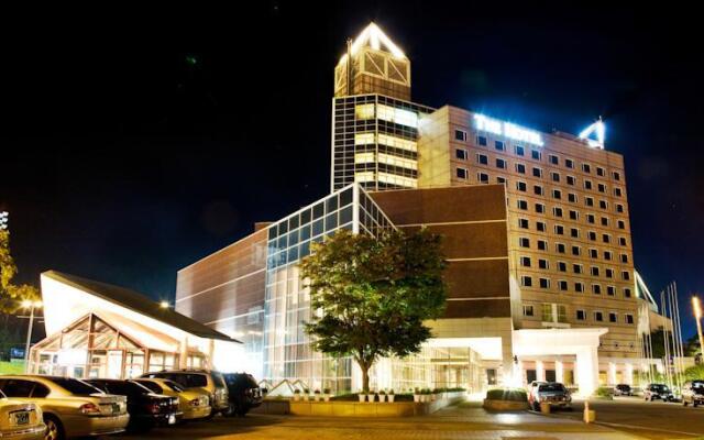 Отель Phoenix Park The Hotel & Condominium Южная Корея, Пхёнчан - отзывы, цены и фото номеров - забронировать отель Phoenix Park The Hotel & Condominium онлайн вид на фасад