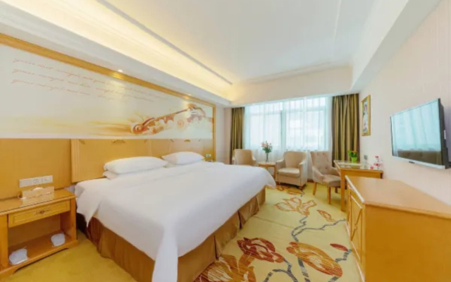 Vienna Hotel (Dongguan Songshan Lake Dalang Textile Center Store)