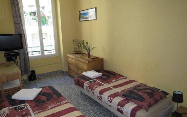 Отель Villa Aramis - Bed & Breakfast Ницца комната для гостей