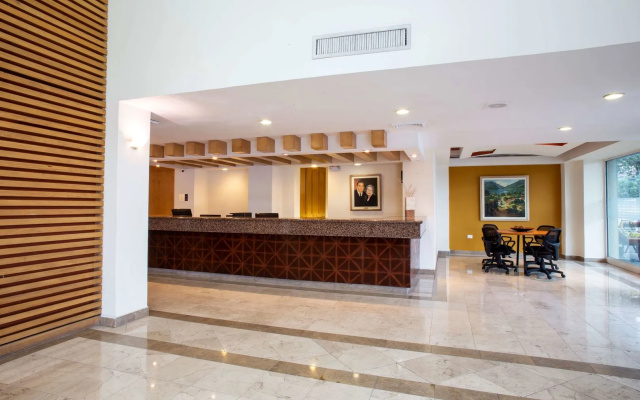 Hotel Plaza Calzada