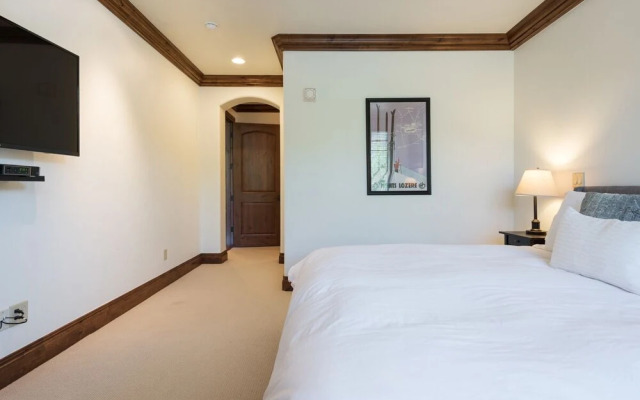 Silver Strike Lodge #403 - 2 Bed + Den