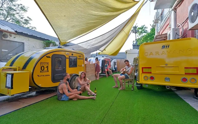 Caravan Hostel Tel Aviv By Roger Age 18-45