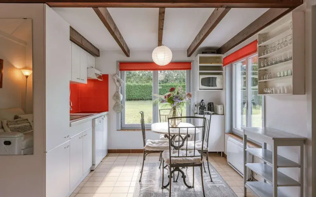 Cosy Bungalow Near the sea With car Bike Parking