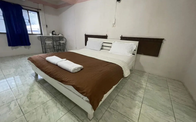 OYO 75494 President Apartment