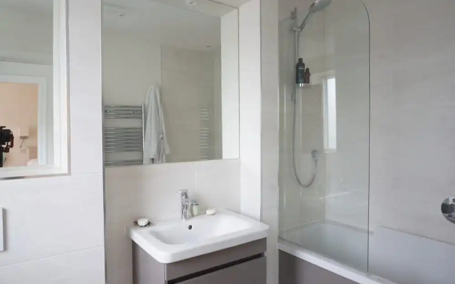 Modern, Spacious 2BR Flat in Oxford