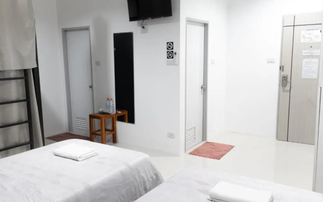 Munruk Hostel (มั่นรัก)