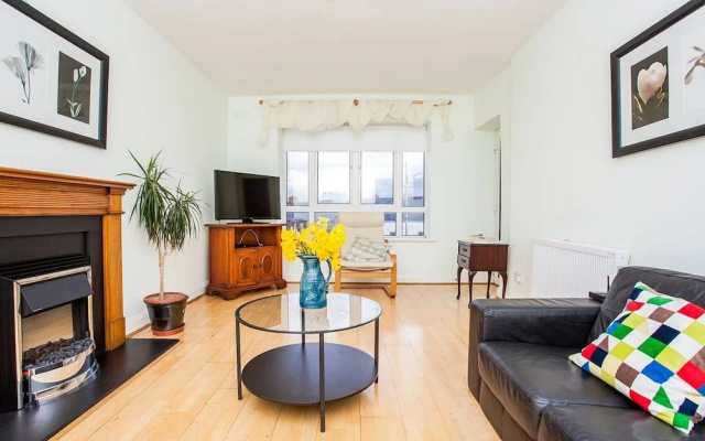 2 Bedroom Apartment 15 Minutes From City Centre