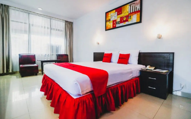 Reddoorz Plus near Mall Ratu Indah 2
