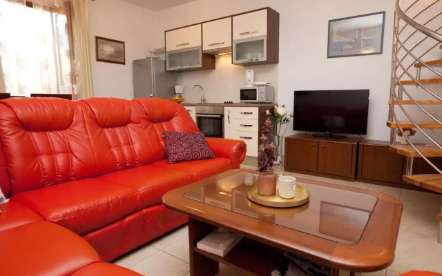 Spacious Apartment Milly With Pool