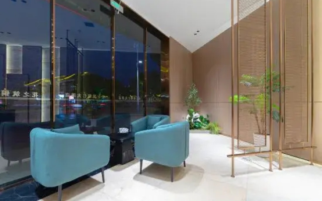 Tongren Grand Hotel (Tongren High-speed Railway Station Ancient City Pedestrian Street Branch)