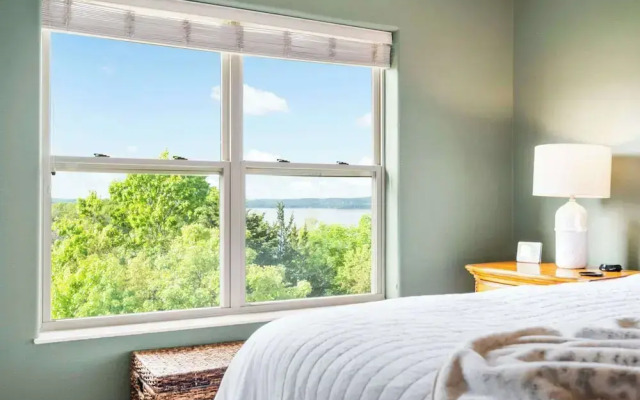 Sunset Daydream Elegant Condo on Table Rock!