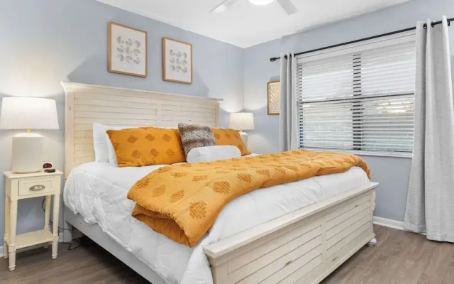 Spacious Family-friendly Retreat Beach Walkable