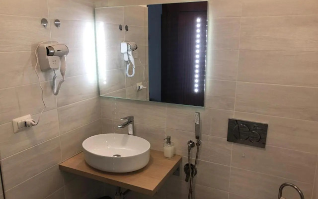 Lb&B Short Stay (Adults Only)