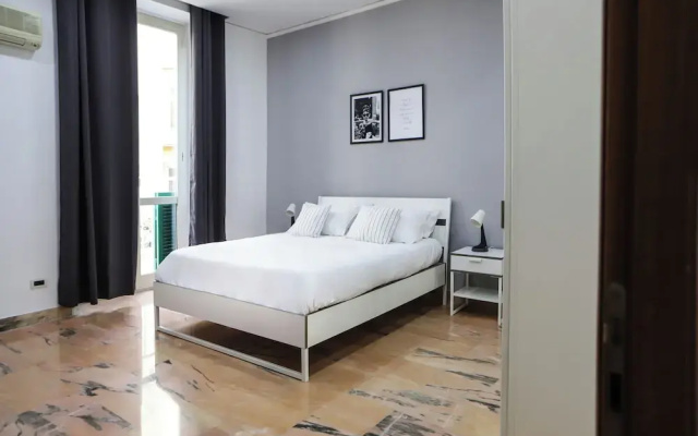 Modern Apartment at Piazza del Gesu'