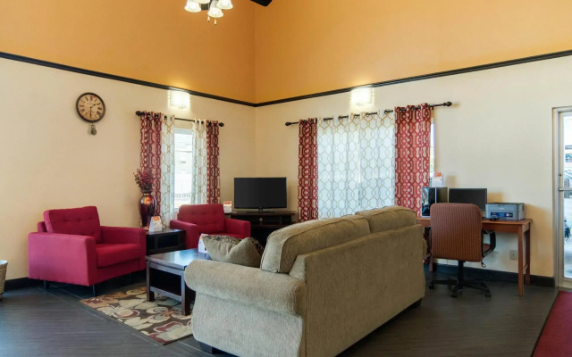 Econo Lodge Russellville I-40
