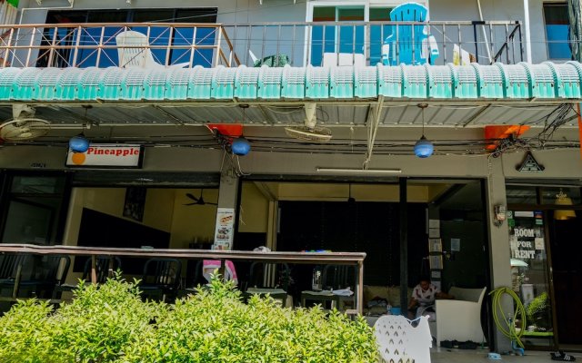 Pineapple Guesthouse in Mueang, Thailand from 27$, photos, reviews - zenhotels.com hotel front