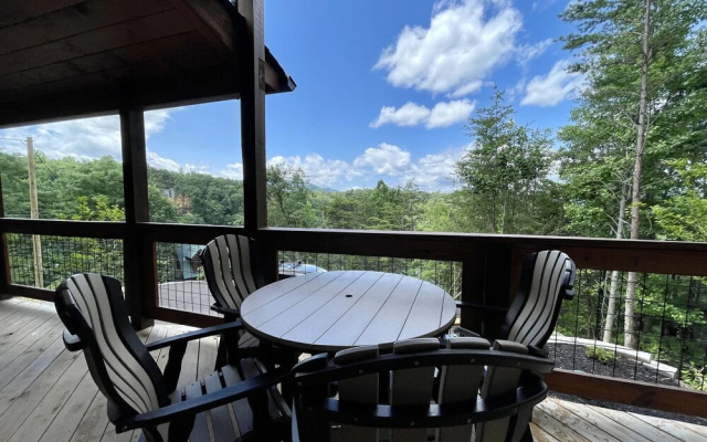 Bearly Behaving 2 Bedroom Cabin by RedAwning