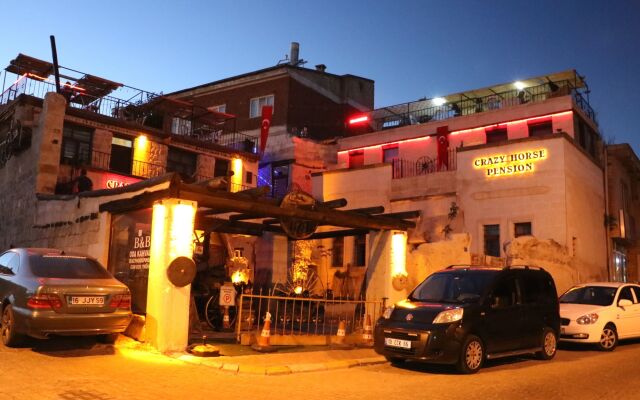 Отель Crazy Horse Pension вид на фасад